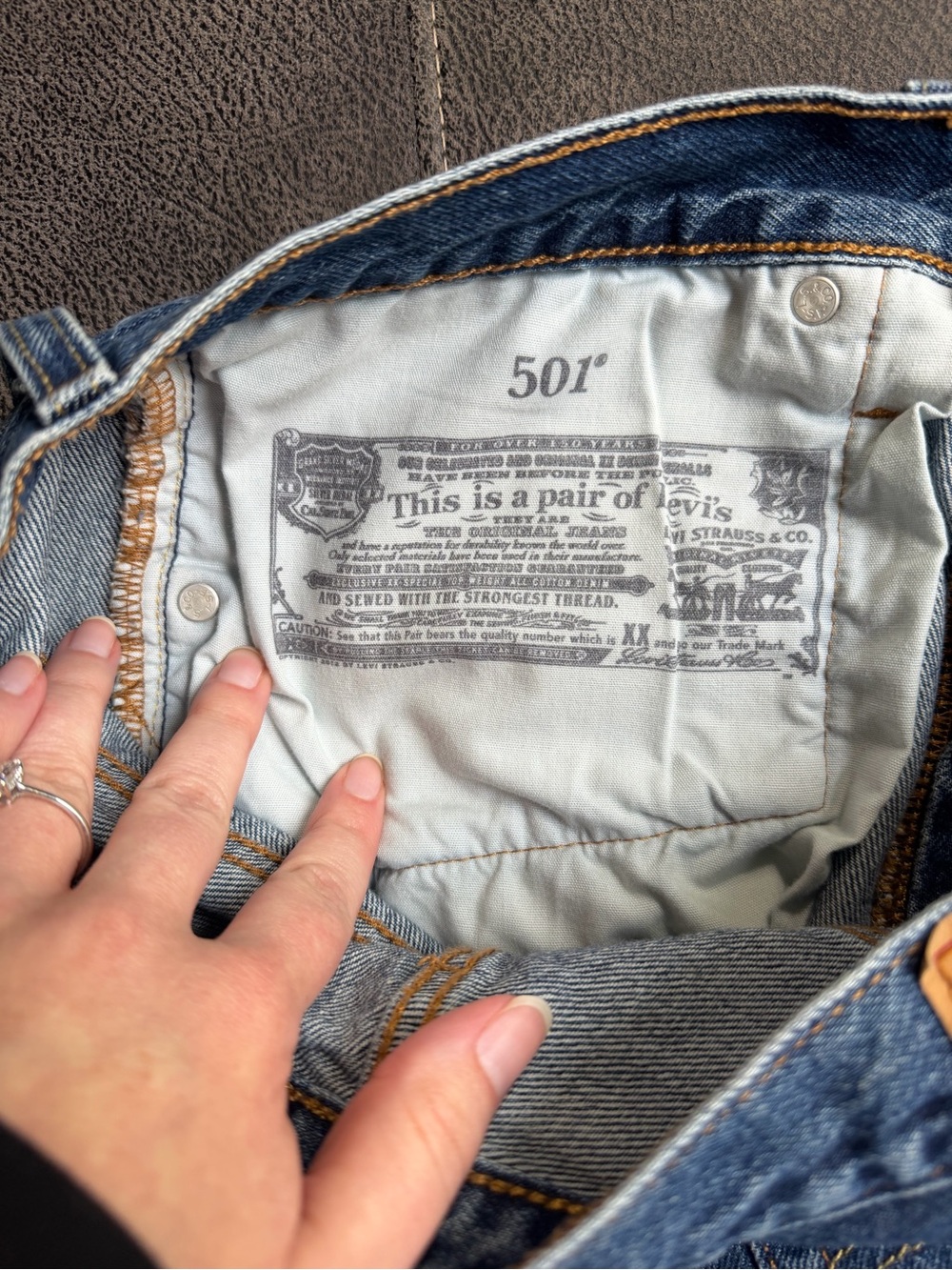 Levi’s Women’s 501 Original Shorts - 30 - Picture 4 of 4
